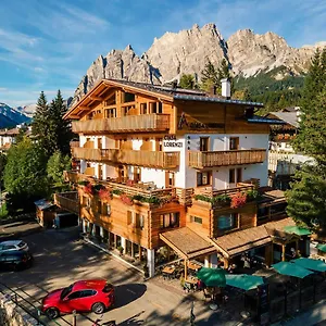 Hotel Ciasa Lorenzi ***