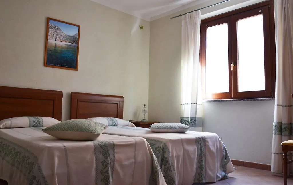 Hotel Da Paolino Trinità dʼAgultu ゲストハウス