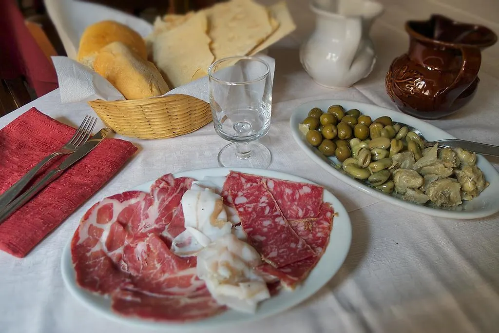 Hotel Da Paolino Trinità dʼAgultu 3*,